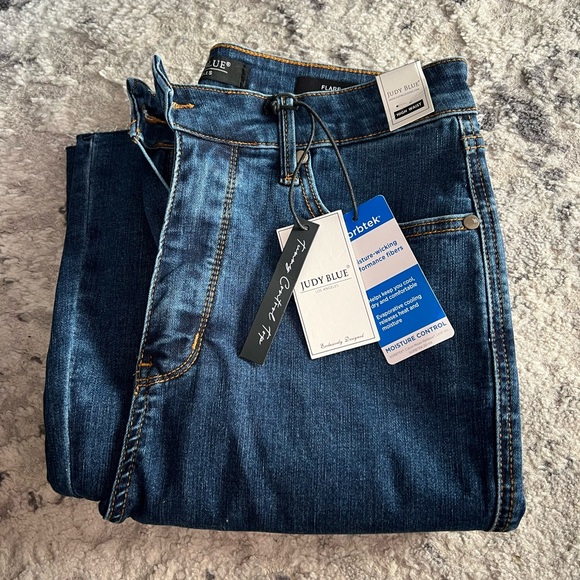 Judy Blue Triple Threat High Rise Medium Wash Cool Denim Tummy Control Jeans - Picture 2 of 9